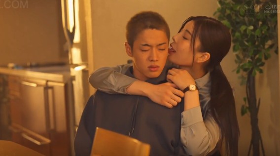 Bà Chị Ngực Bự Xinh Đẹp Gạ Địt Người Yêu Của Em Gái